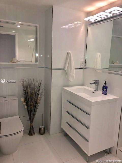 Roney Palace Unit #416 | Picture 11