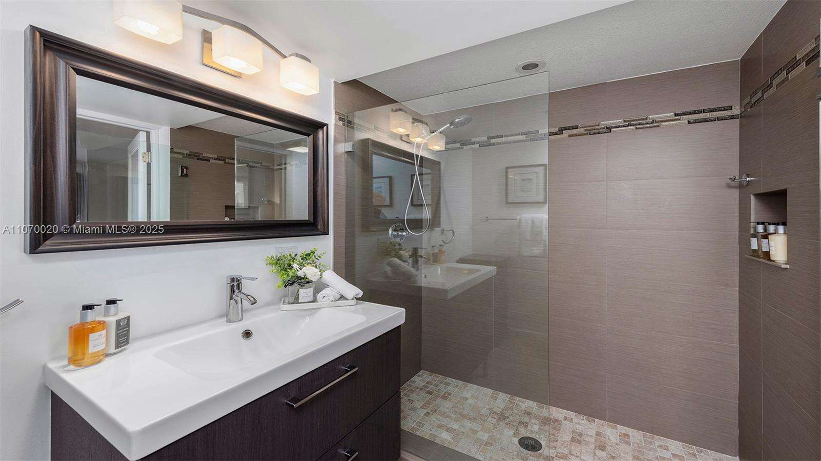 Roney Palace Unit #301 | Picture 17