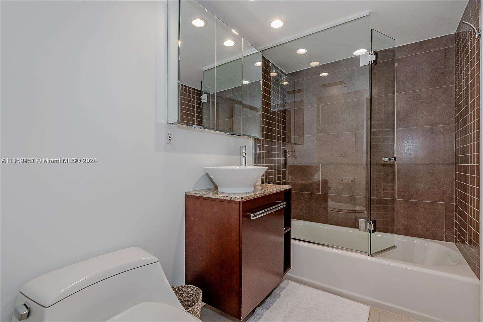 Roney Palace Unit #938 | Picture 13