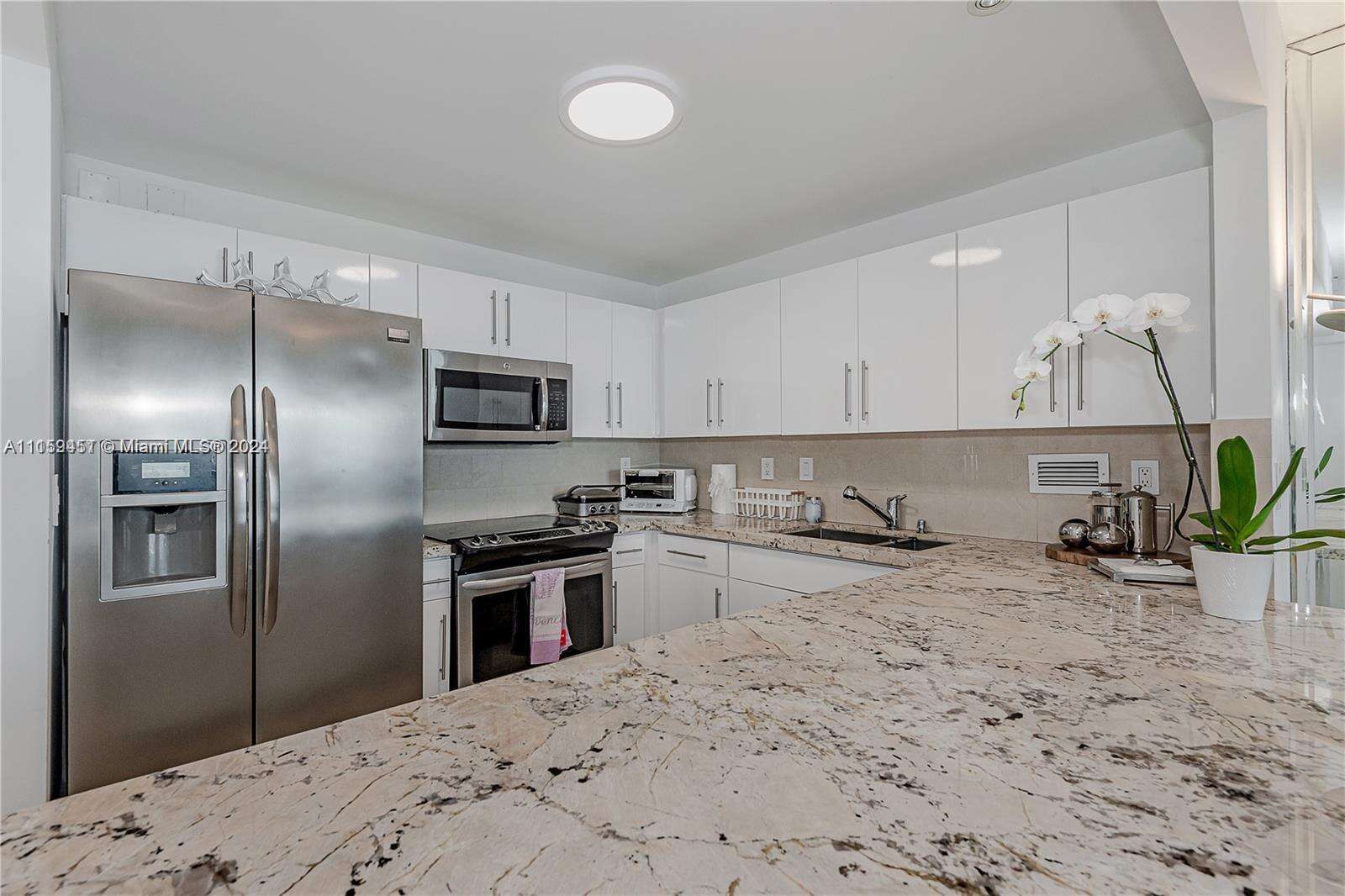 Roney Palace Unit #938 | Picture 14