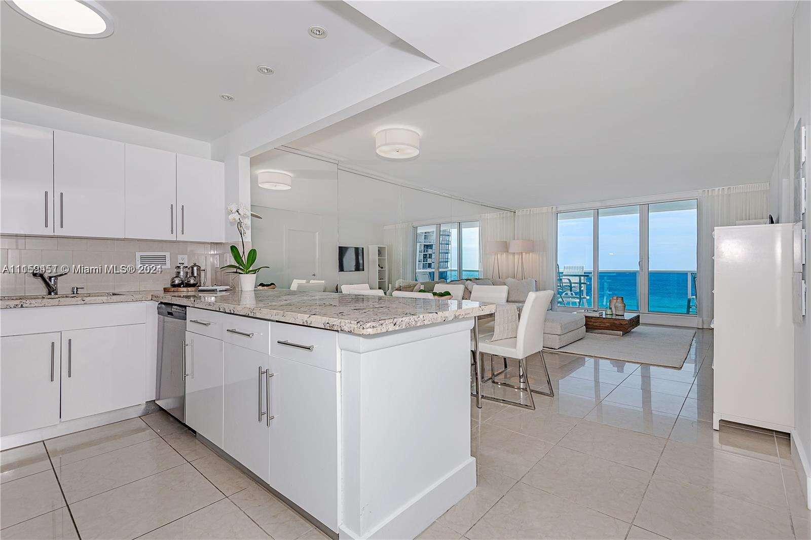 Roney Palace Unit #938 | Picture 16