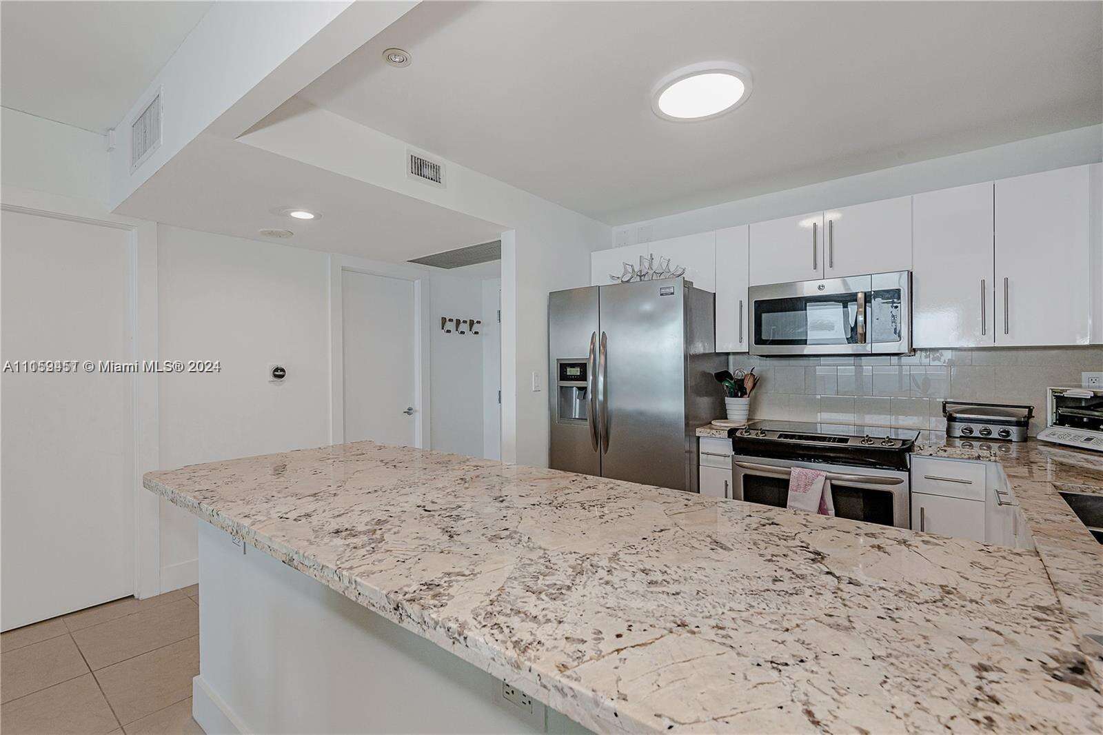 Roney Palace Unit #938 | Picture 17