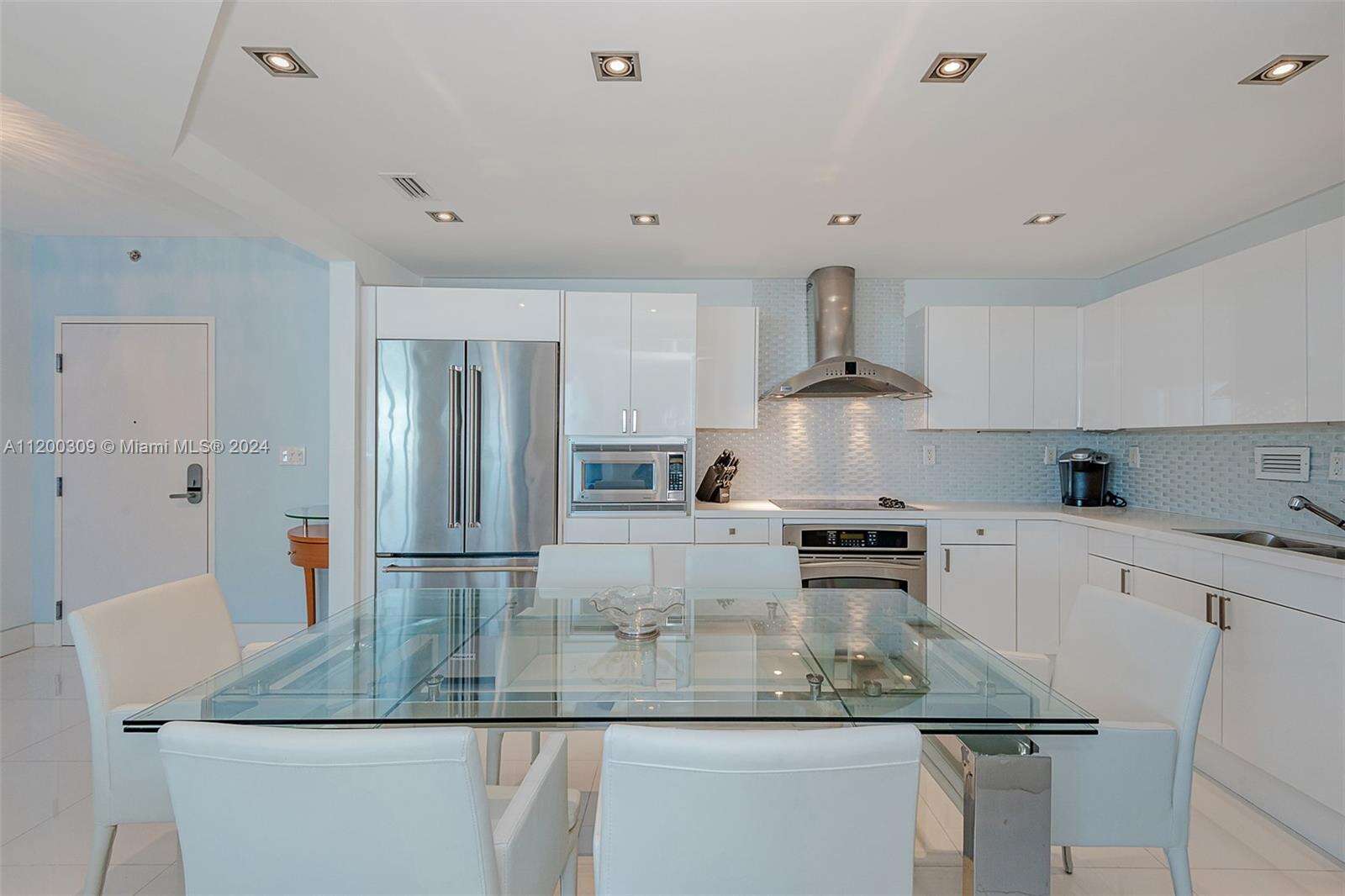 Roney Palace Unit #1506 | Picture 16