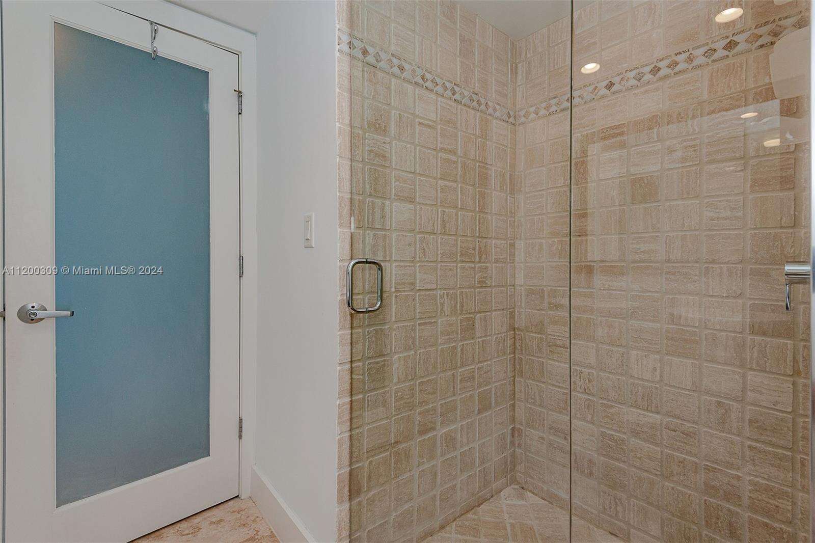 Roney Palace Unit #1506 | Picture 22