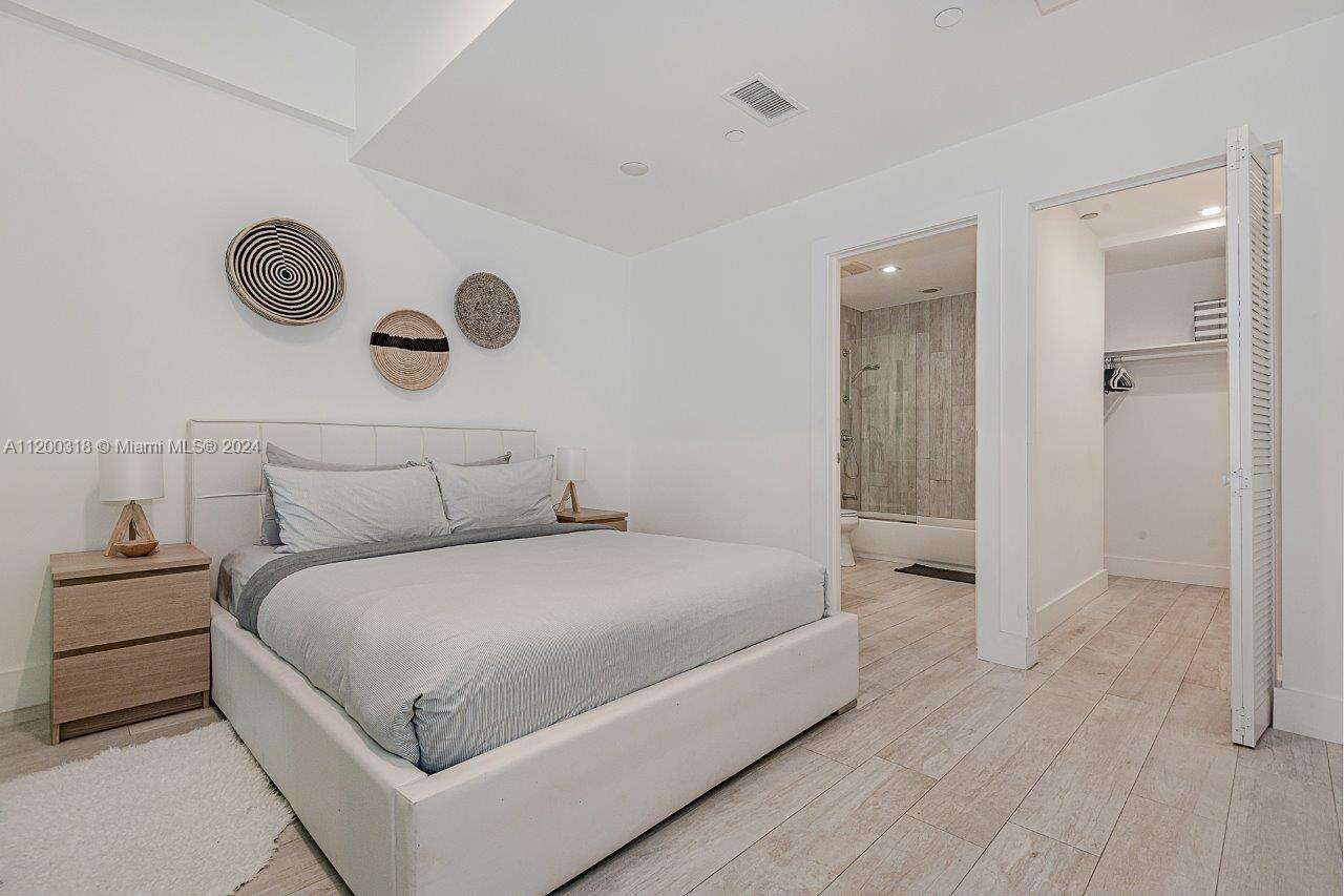 Roney Palace Unit #PH21 | Picture 8