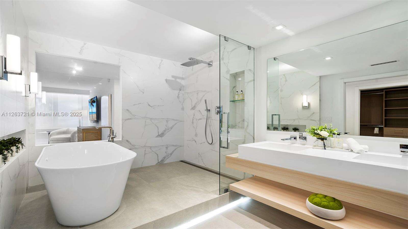 Roney Palace Unit #641 | Picture 5