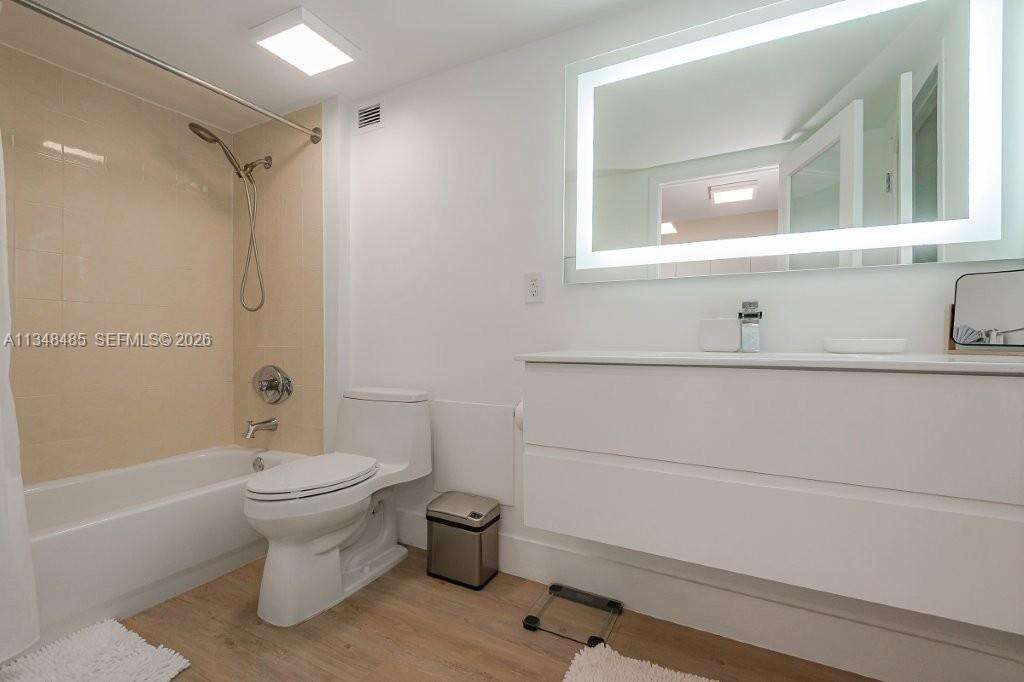 Roney Palace Unit #927 | Picture 2