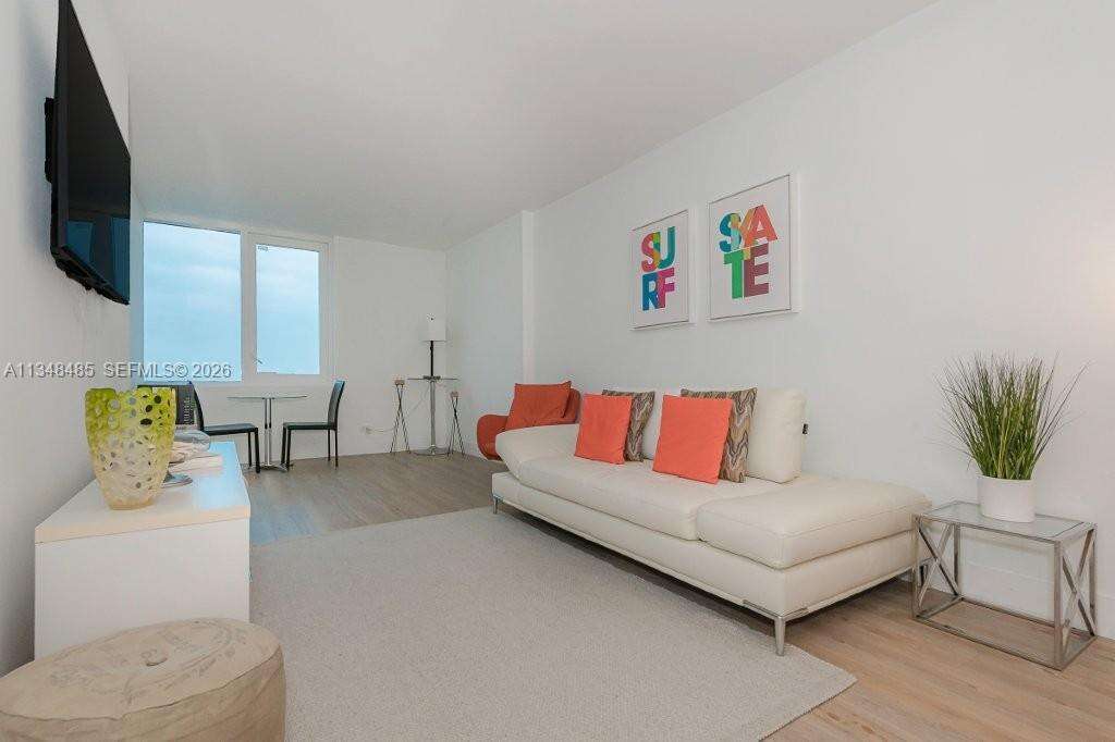 Roney Palace Unit #927 | Picture 10