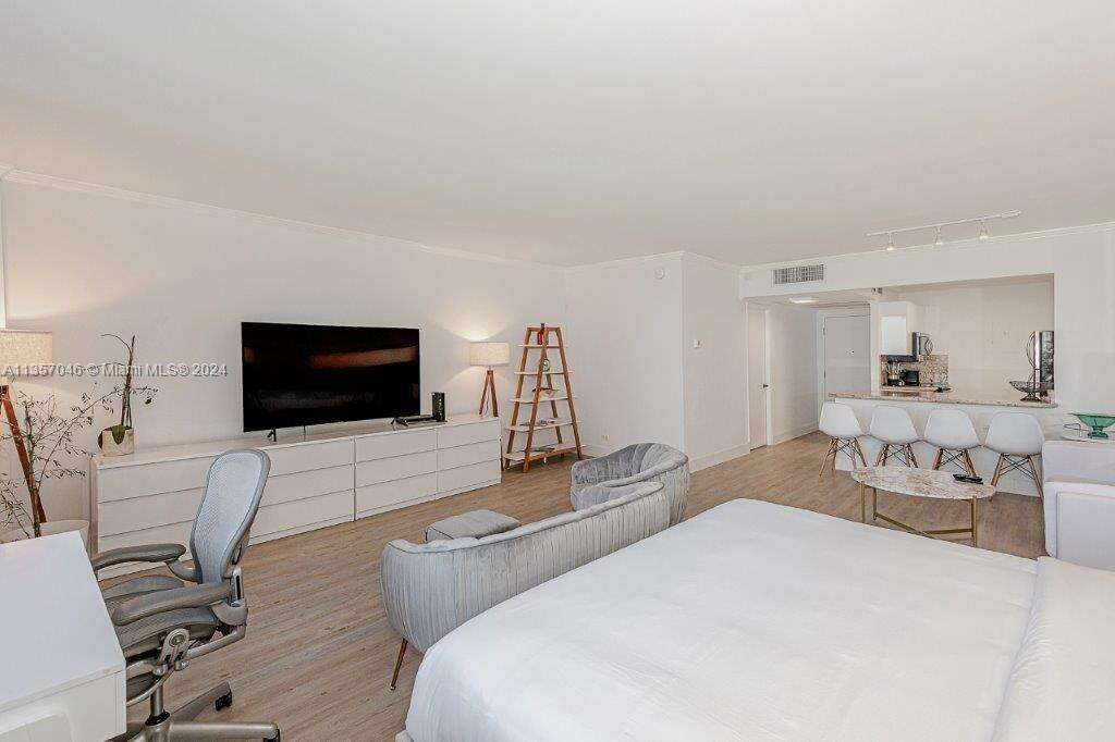 Roney Palace Unit #842 | Picture 11