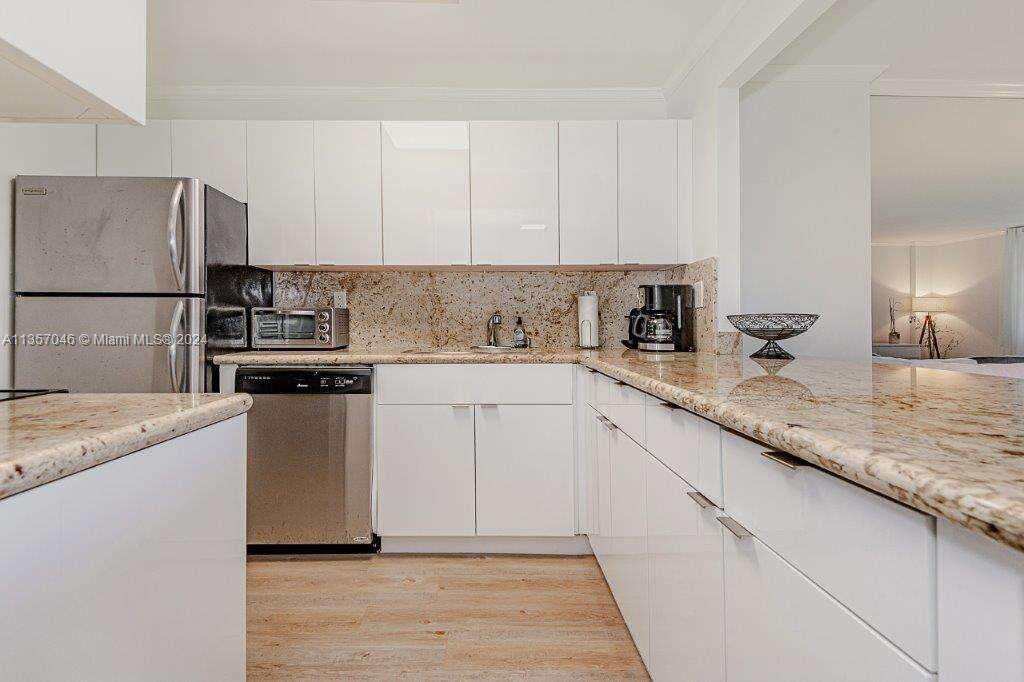 Roney Palace Unit #842 | Picture 12