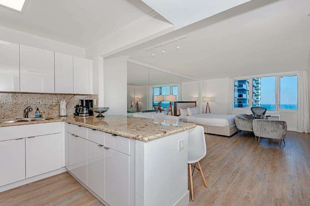 Roney Palace Unit #842 | Picture 15