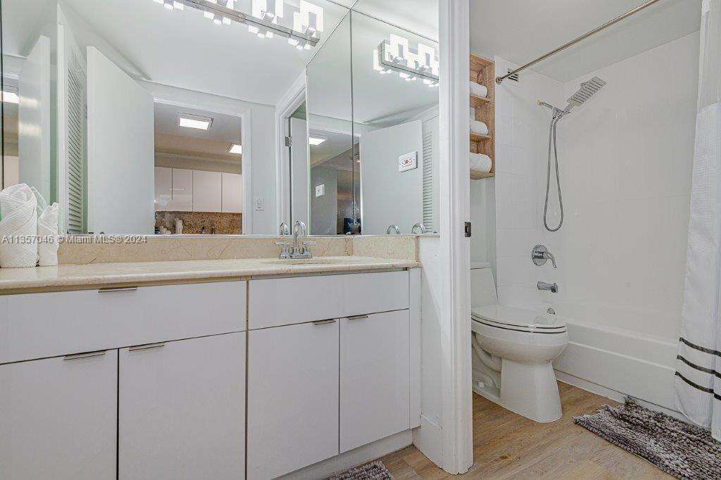 Roney Palace Unit #842 | Picture 16