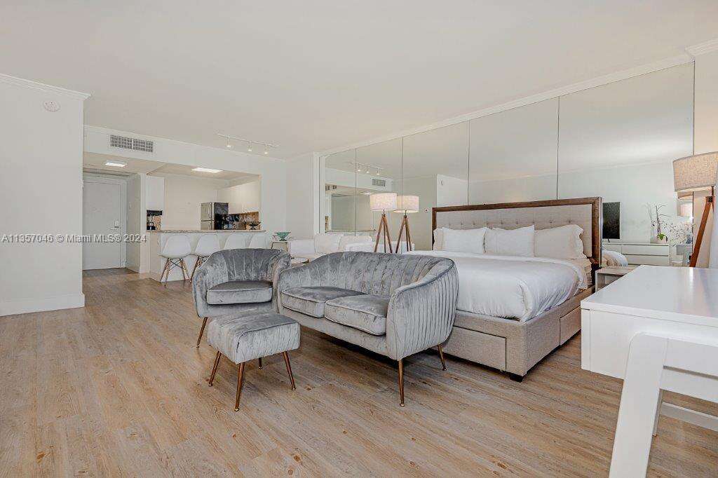 Roney Palace Unit #842 | Picture 9