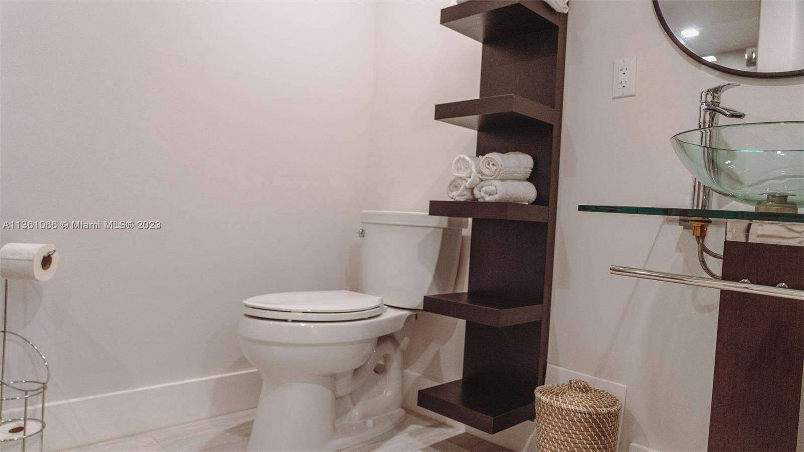 Roney Palace Unit #403 | Picture 17