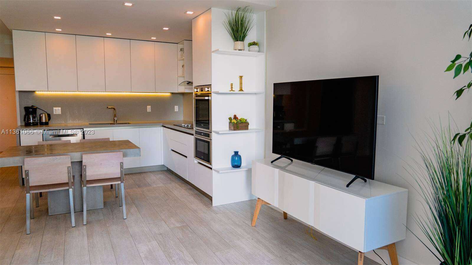 Roney Palace Unit #403 | Picture 3