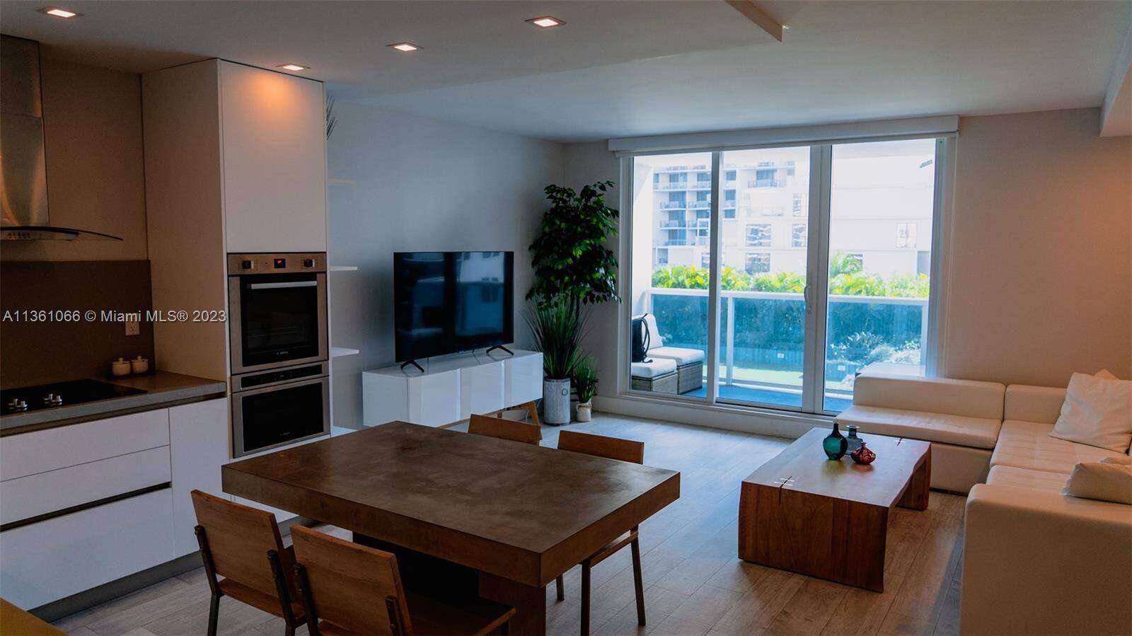 Roney Palace Unit #403 | Picture 4