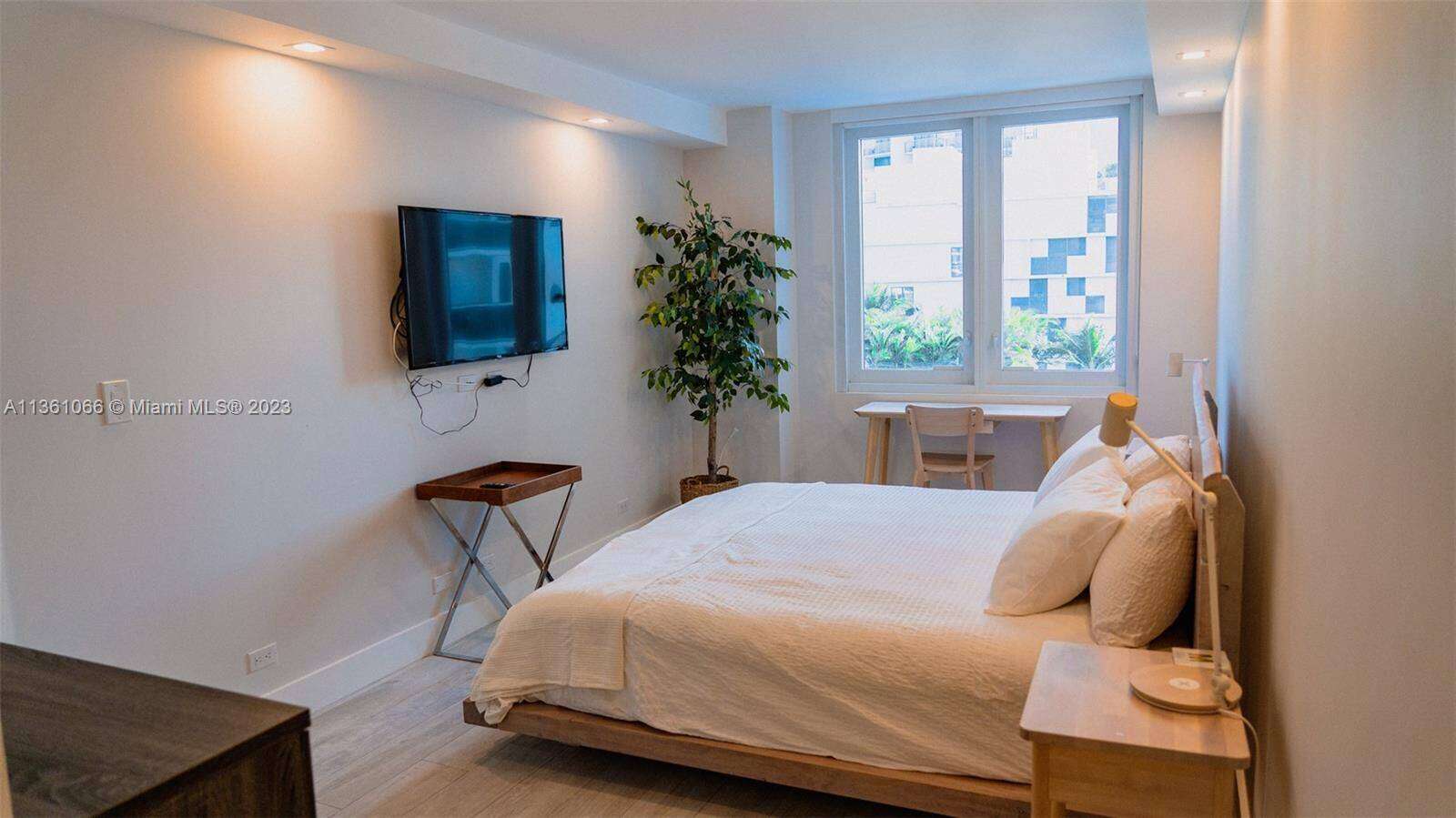 Roney Palace Unit #403 | Picture 9