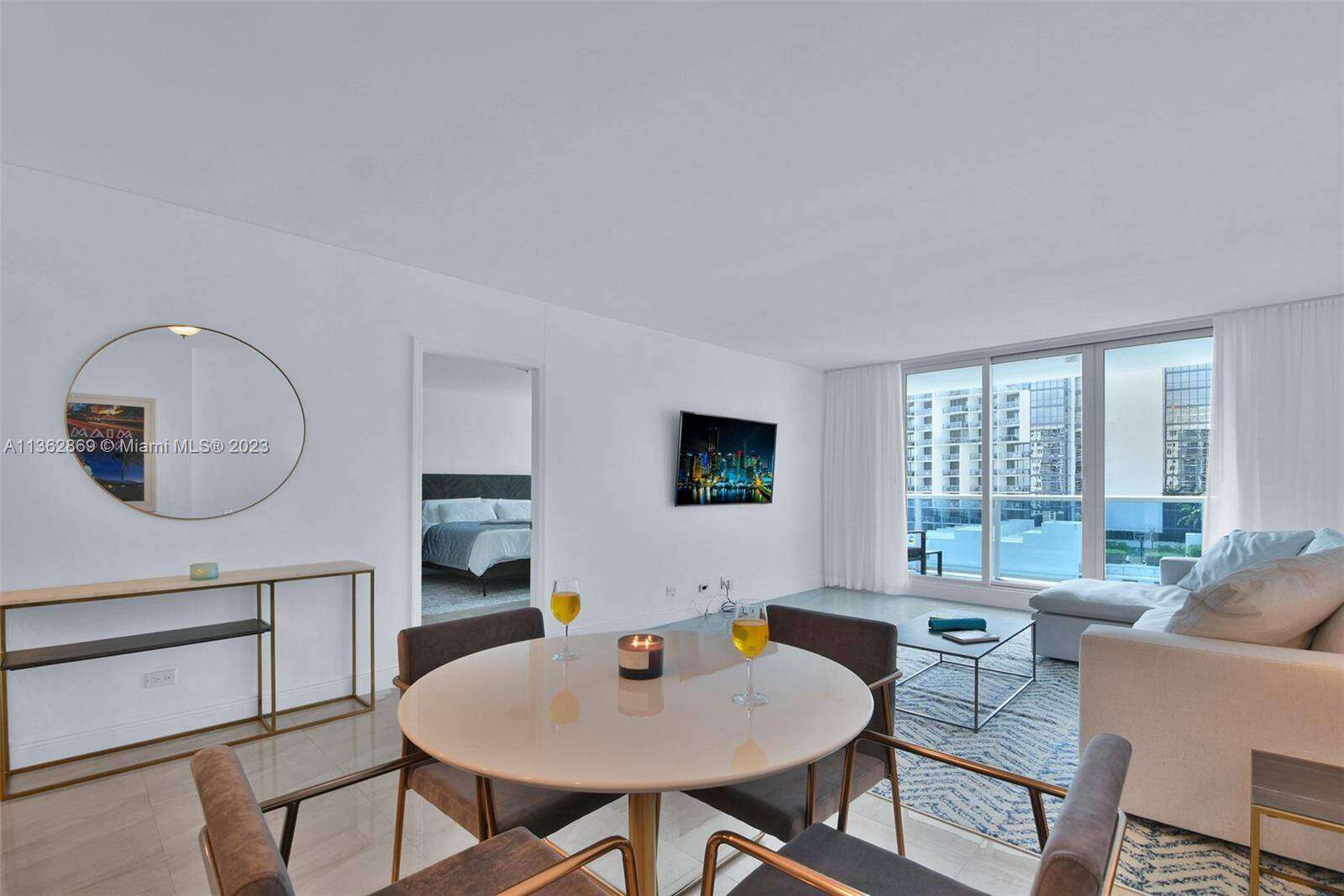 Roney Palace Unit #1002 | Picture 7