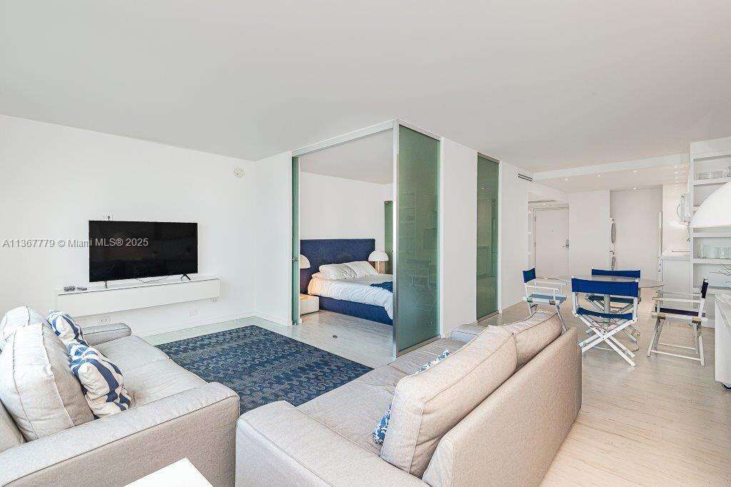 Roney Palace Unit #1032 | Picture 8