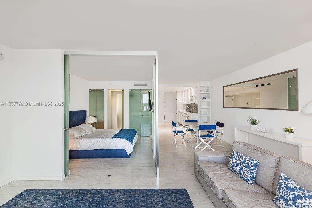 Roney Palace Unit #1032 | Picture 9