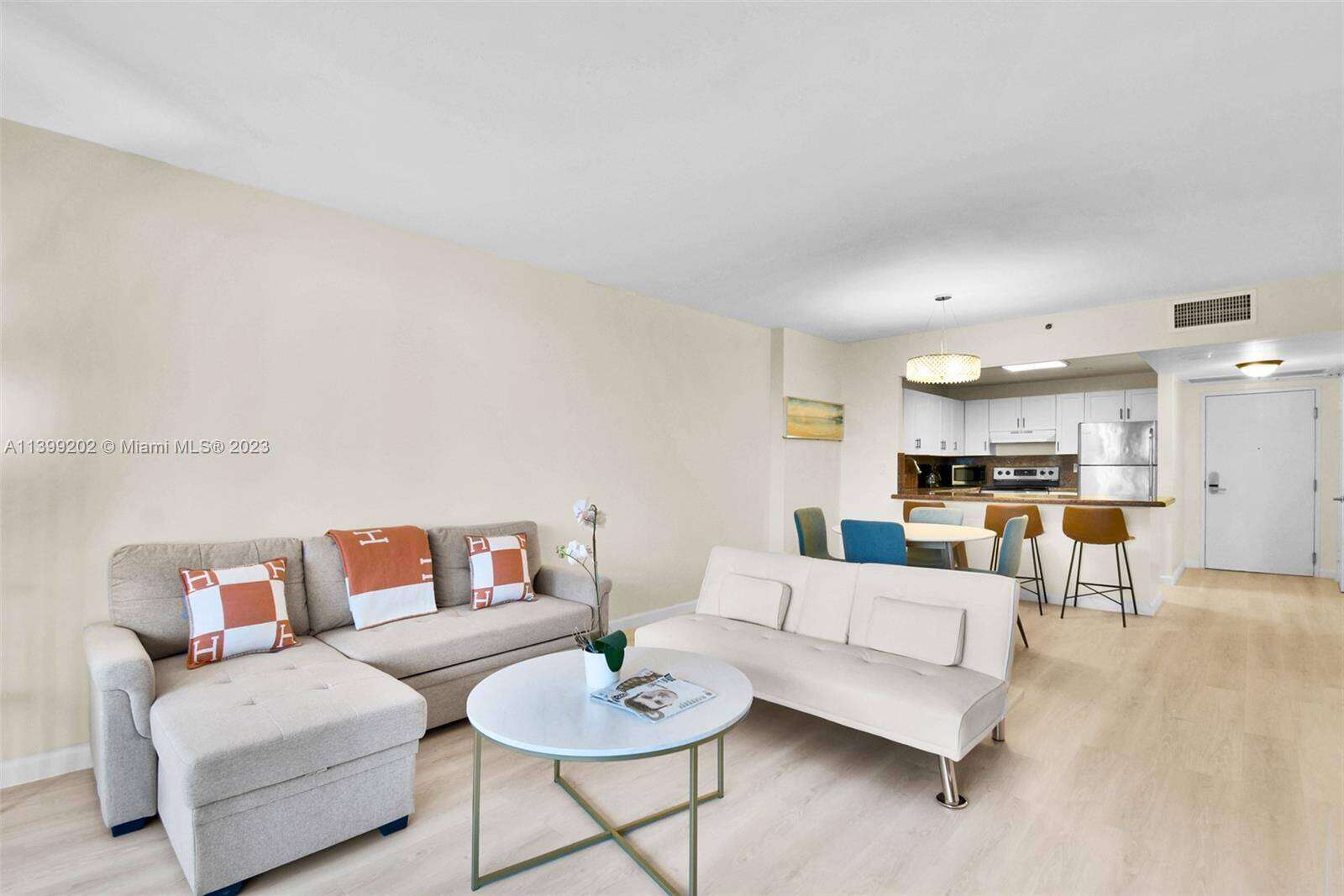 Roney Palace For Rent | Unit #425