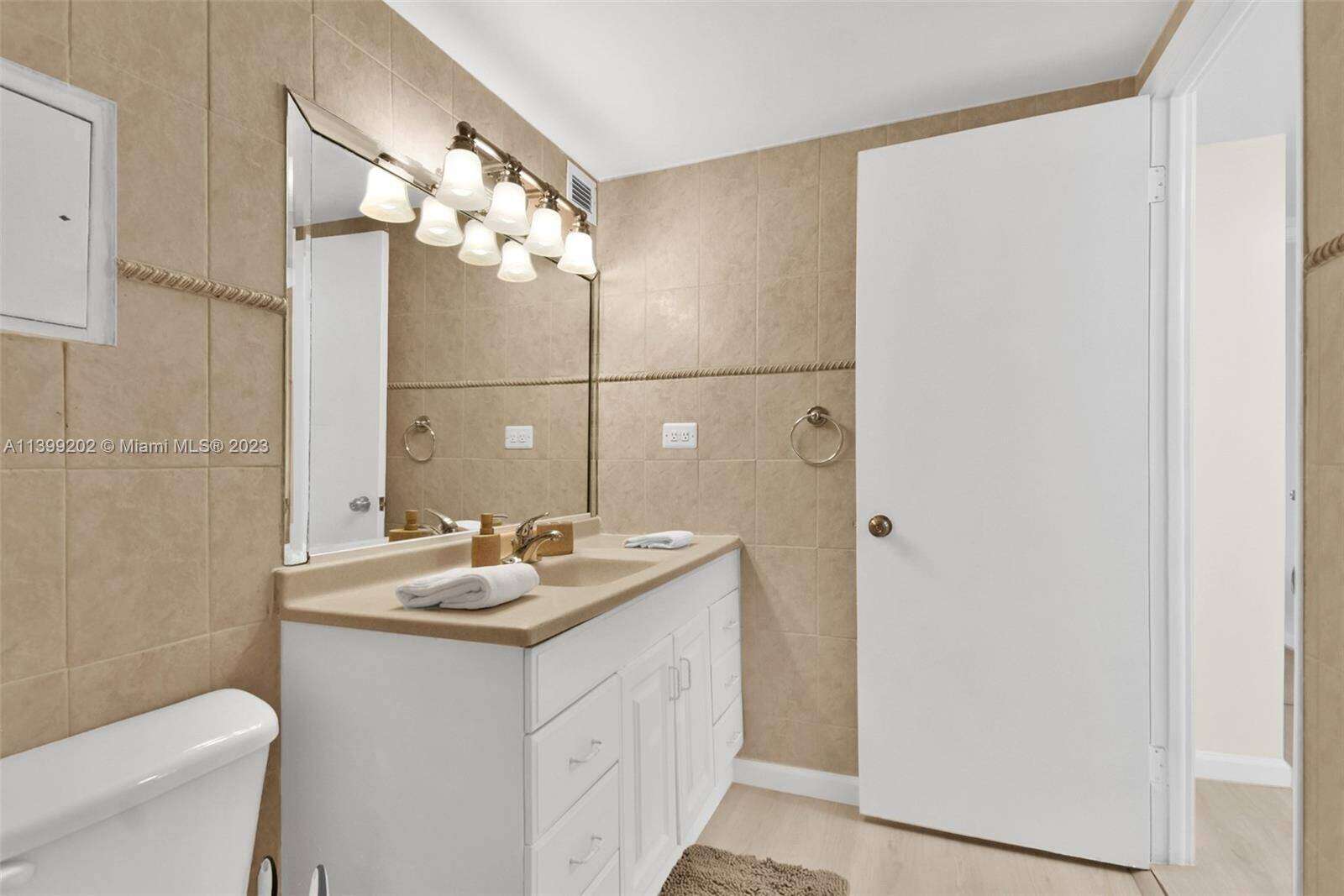 Roney Palace Unit #425 | Picture 12