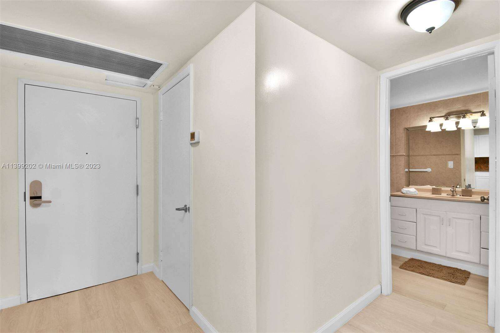 Roney Palace Unit #425 | Picture 13