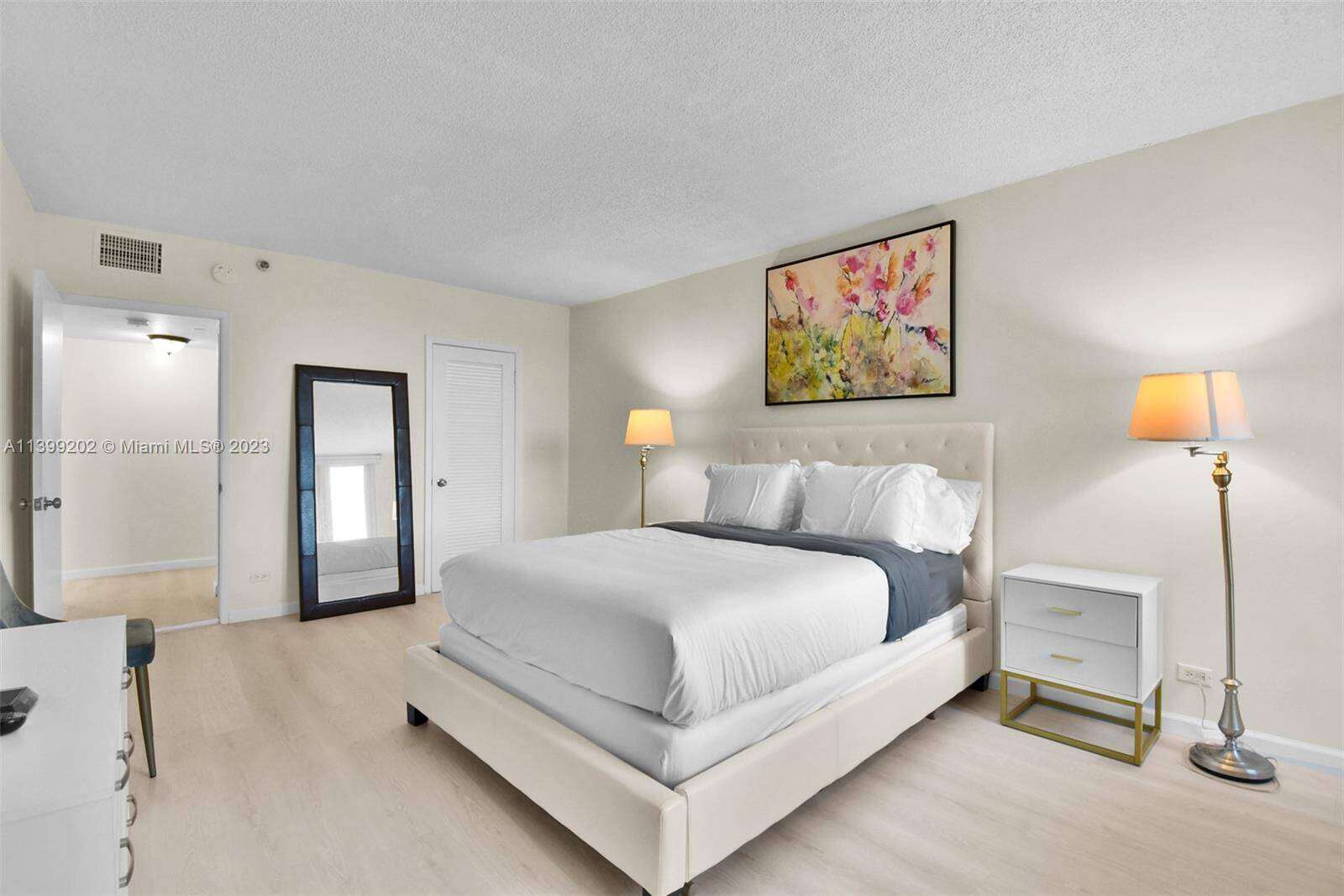 Roney Palace Unit #425 | Picture 7