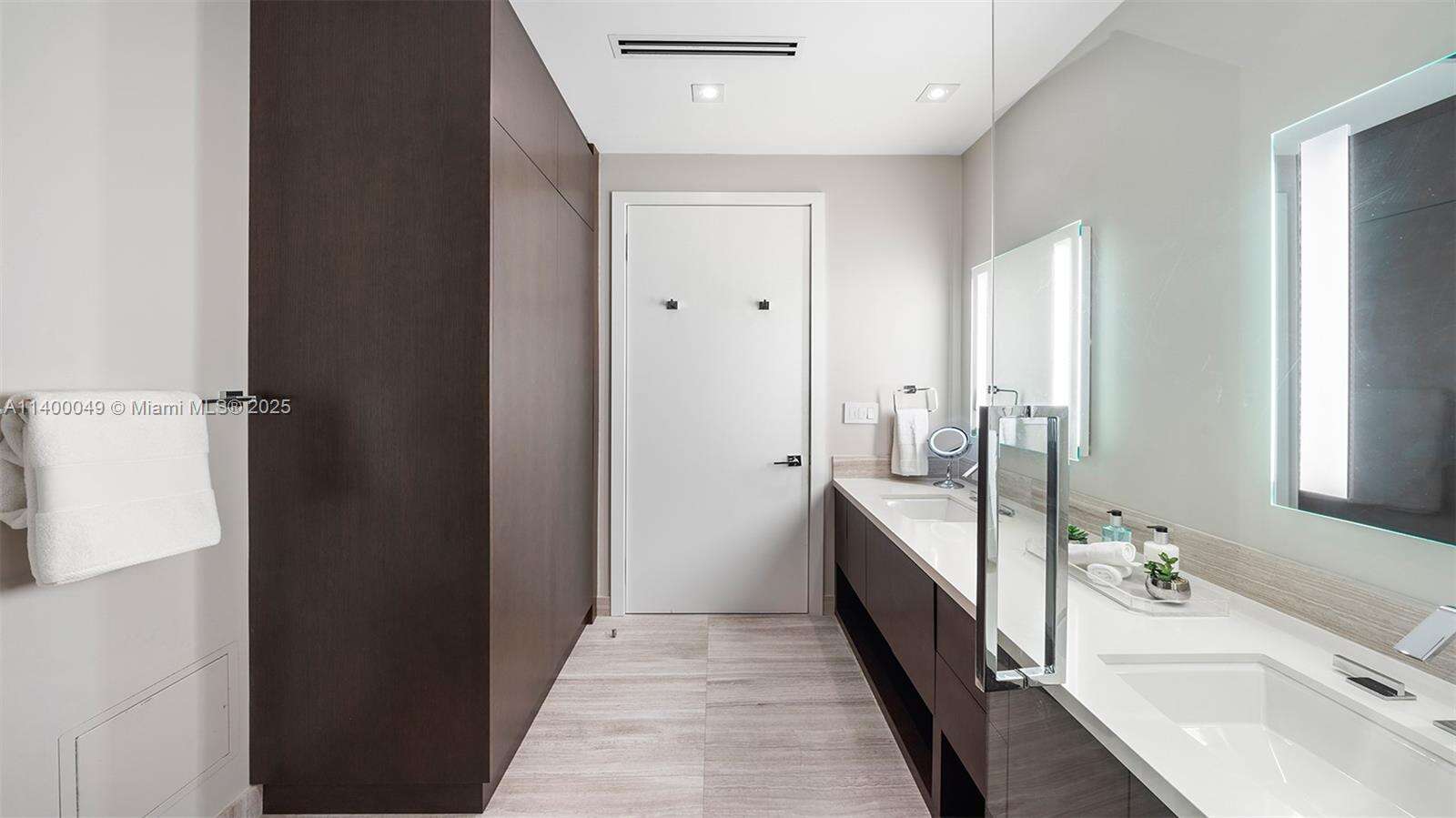 Roney Palace Unit #1609 | Picture 12