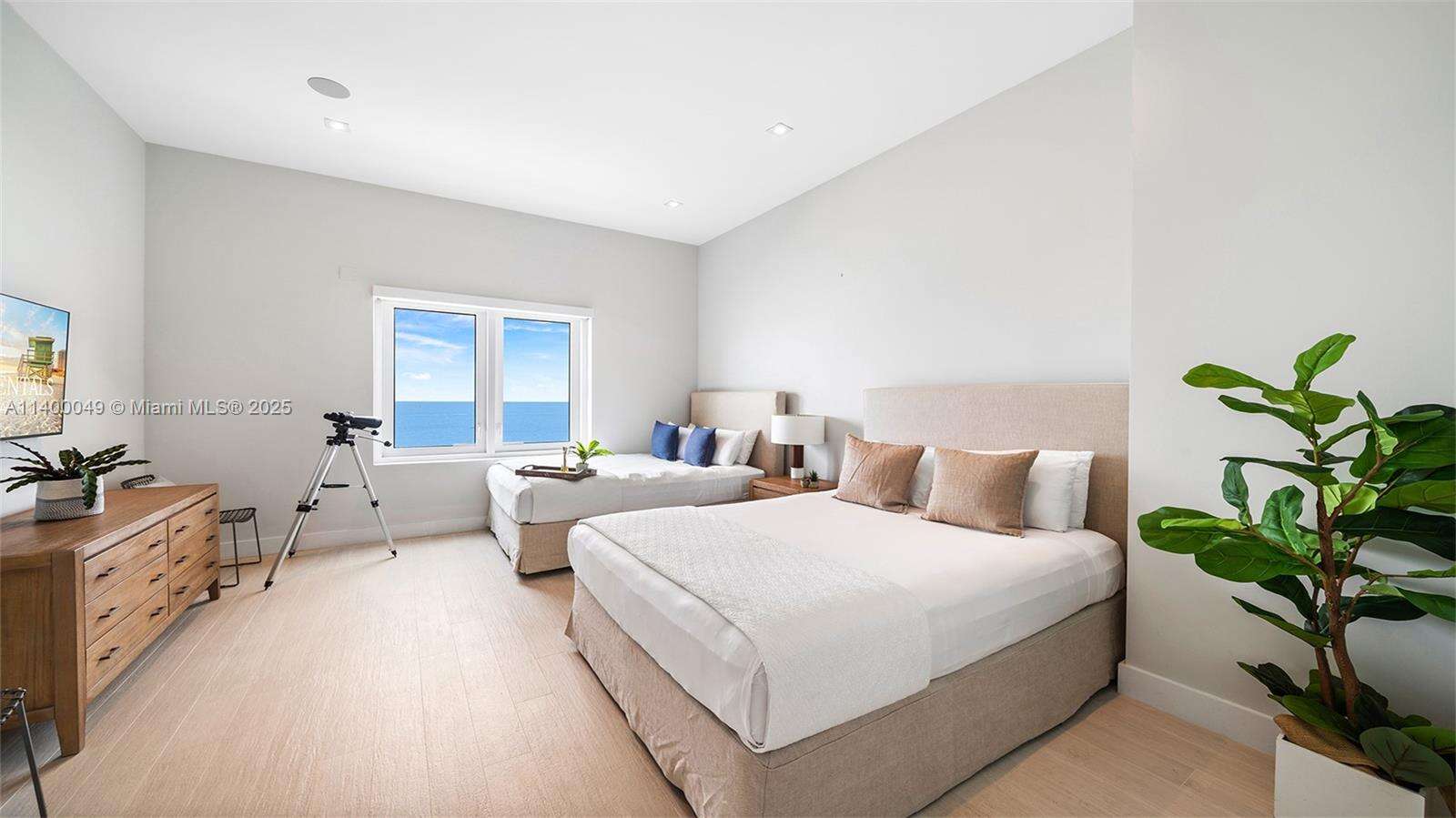 Roney Palace Unit #1609 | Picture 3