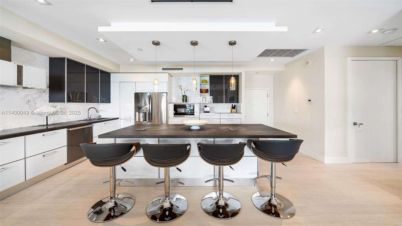 Roney Palace Unit #1609 | Picture 4