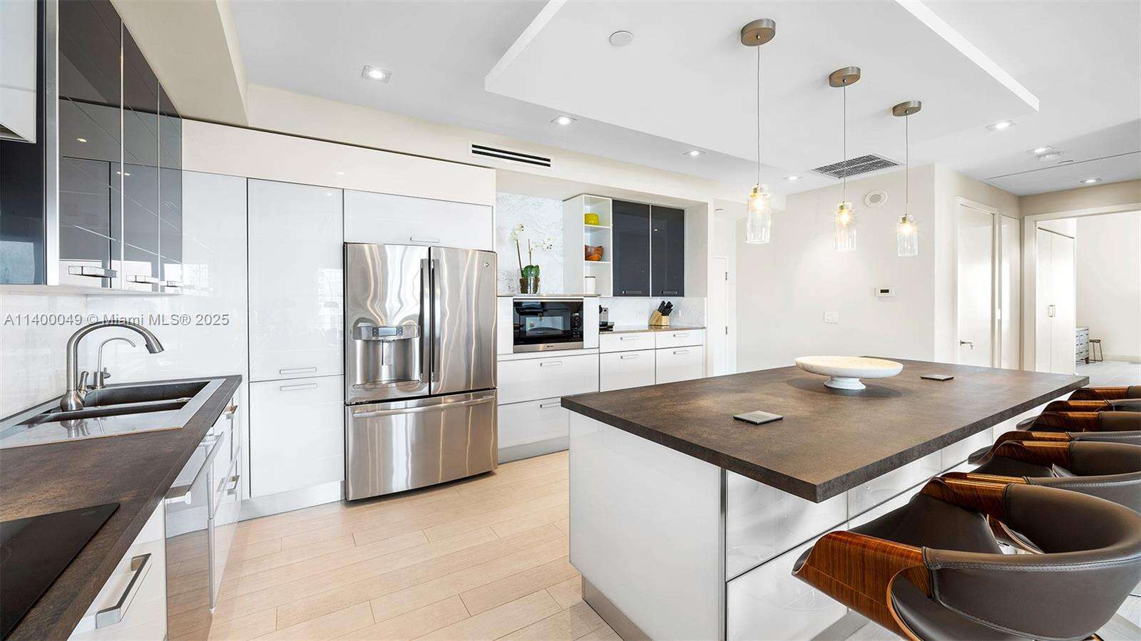 Roney Palace Unit #1609 | Picture 32