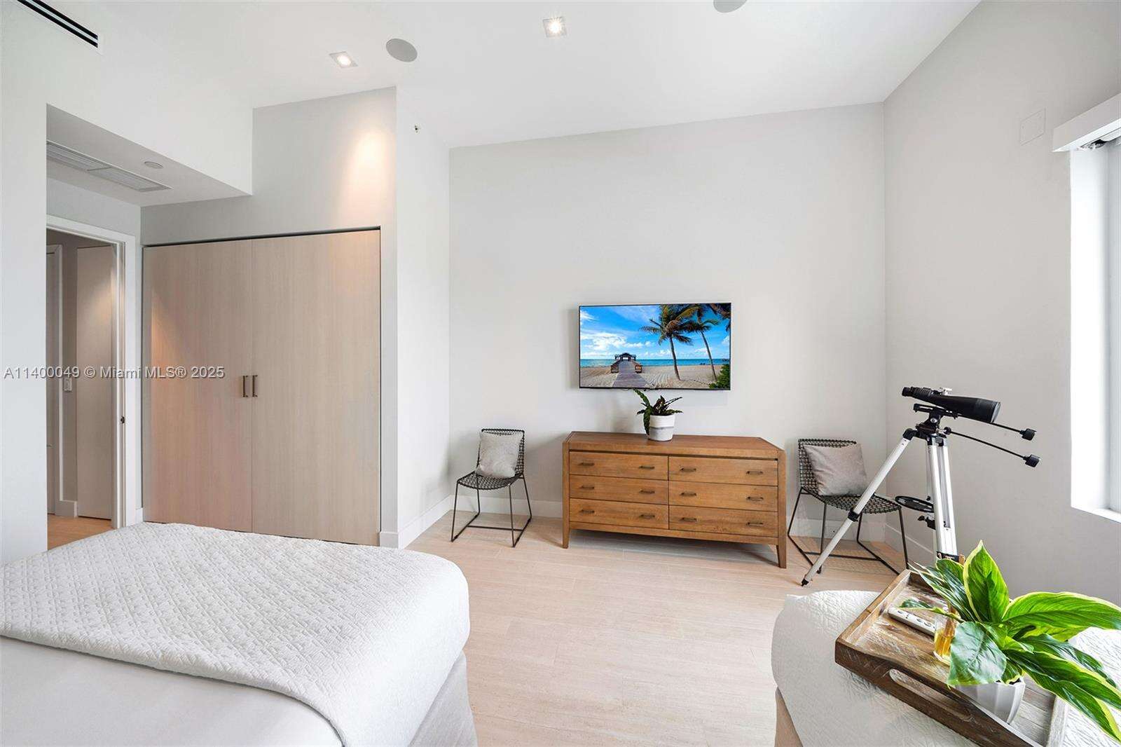 Roney Palace Unit #1609 | Picture 38