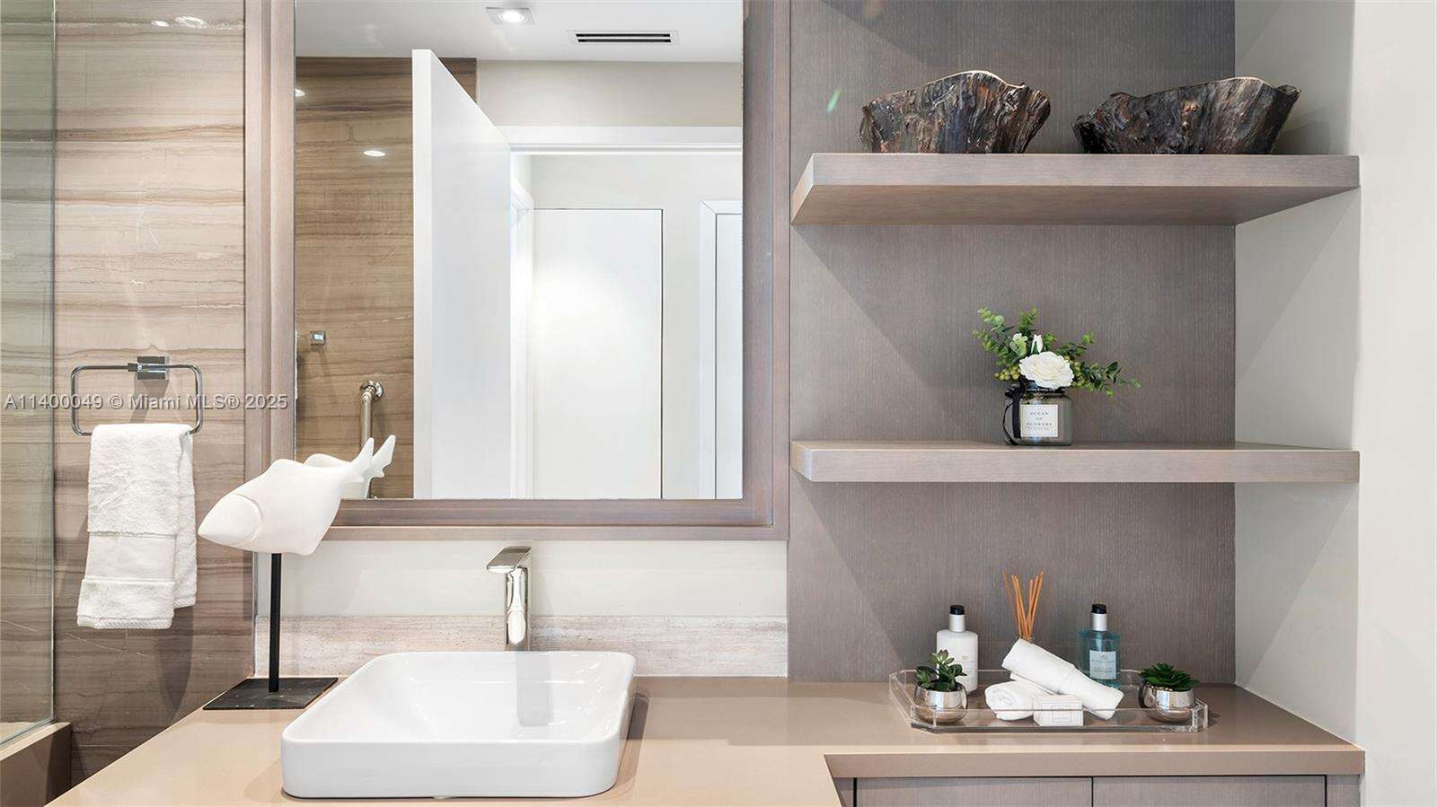 Roney Palace Unit #1609 | Picture 43