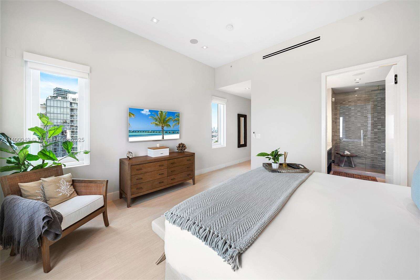 Roney Palace Unit #1609 | Picture 9