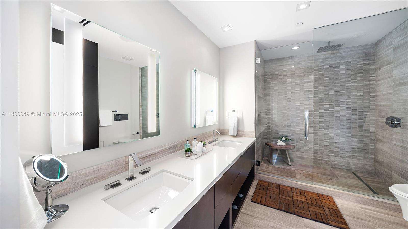 Roney Palace Unit #1609 | Picture 10