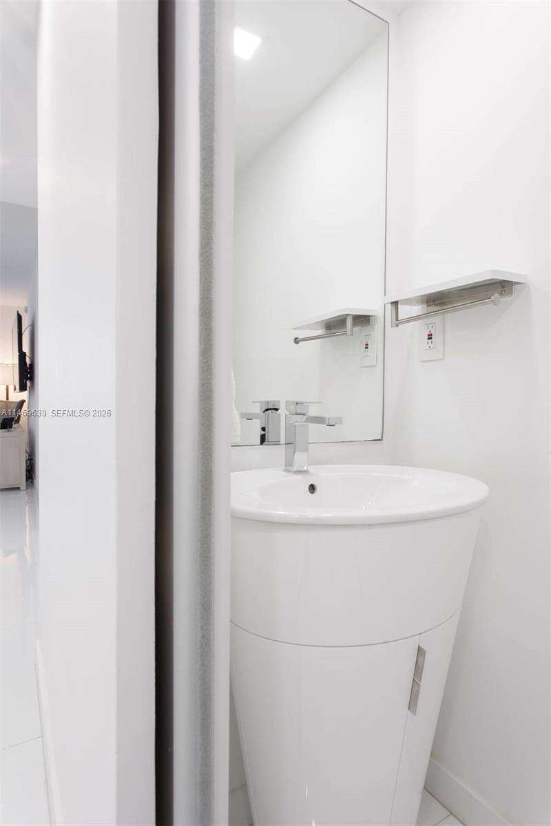 Roney Palace Unit #940 | Picture 45