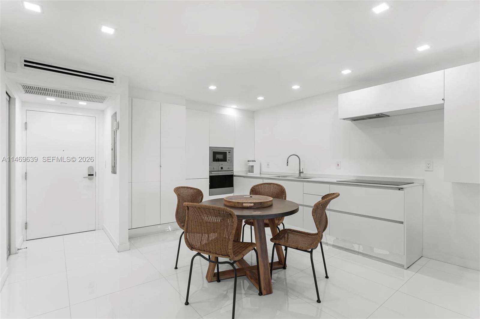 Roney Palace Unit #940 | Picture 7