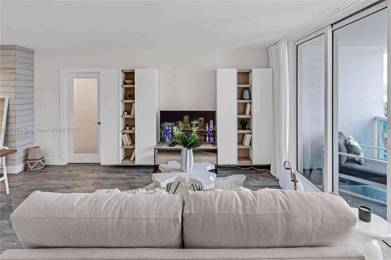 Roney Palace For Rent | Unit #926