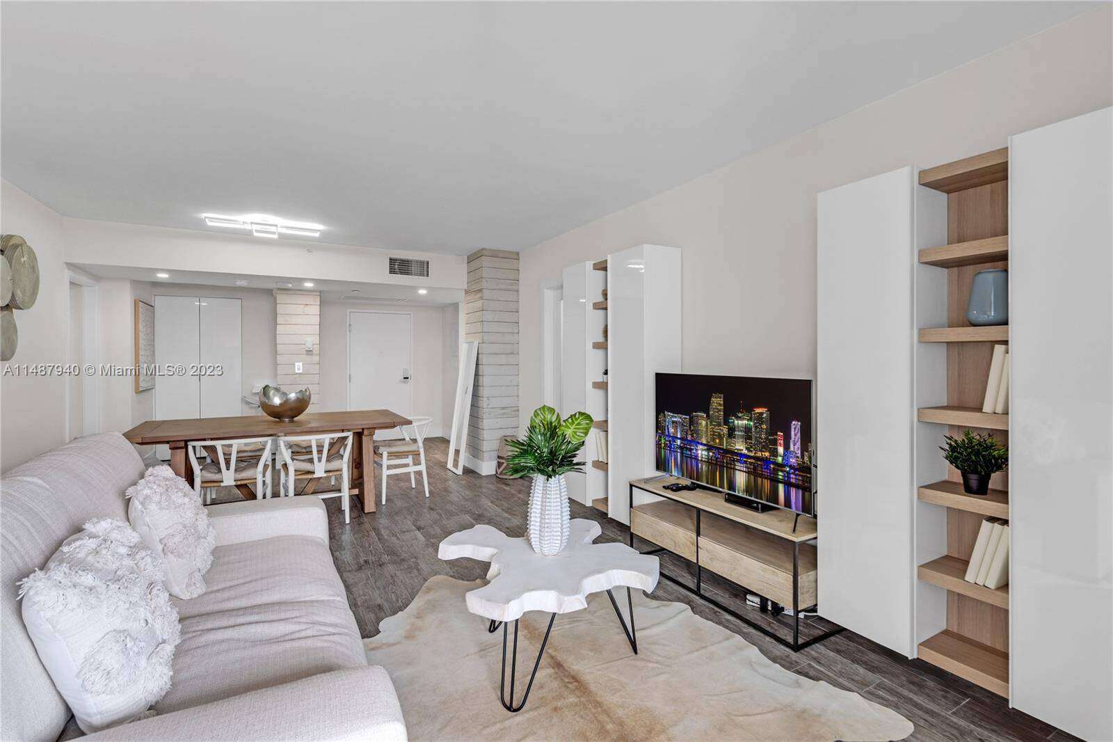 Roney Palace Unit #926 | Picture 2