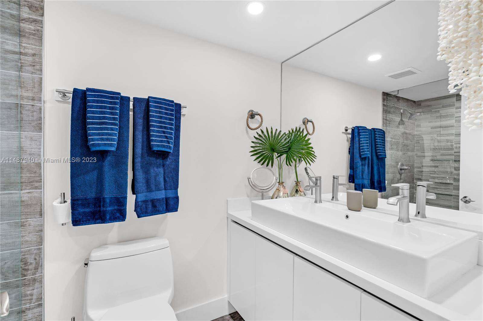 Roney Palace Unit #926 | Picture 17