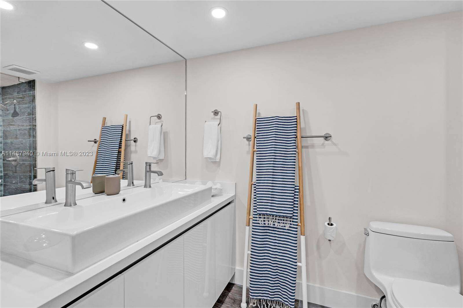 Roney Palace Unit #926 | Picture 25