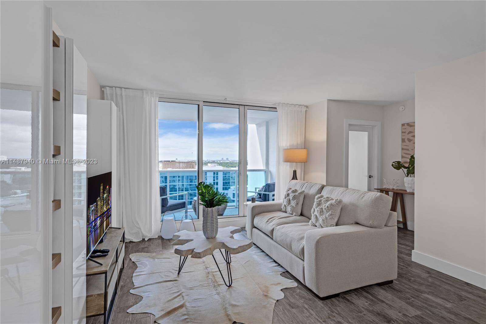 Roney Palace Unit #926 | Picture 4