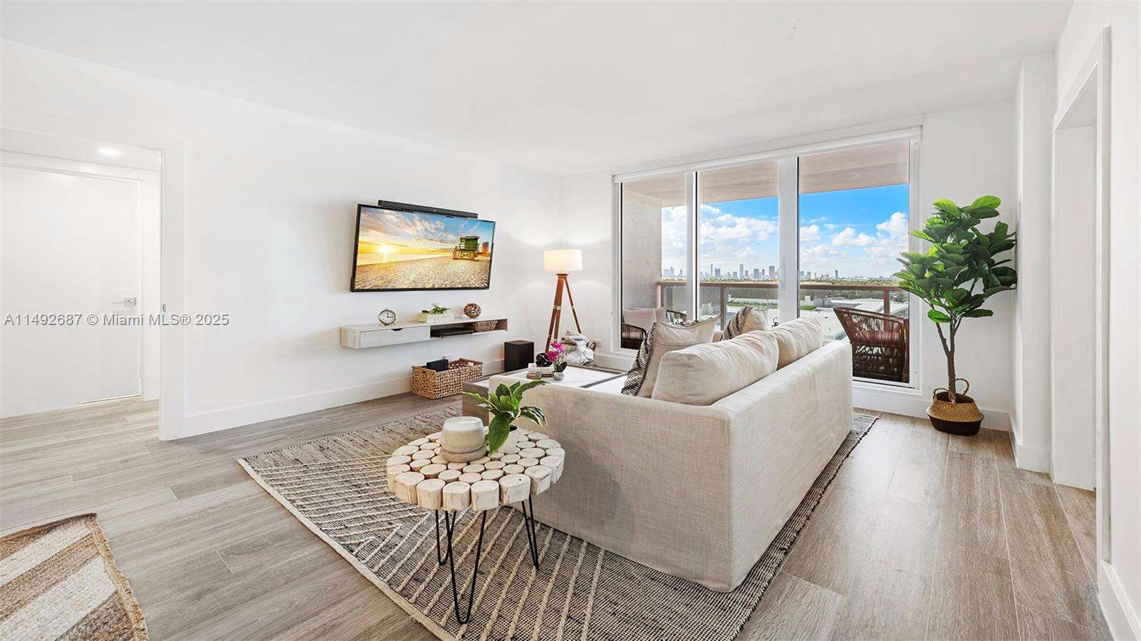 Roney Palace Unit #1126 | Picture 10