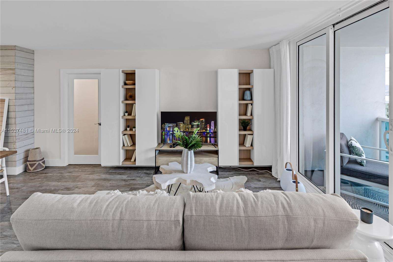 Roney Palace Unit #926 | Picture 5