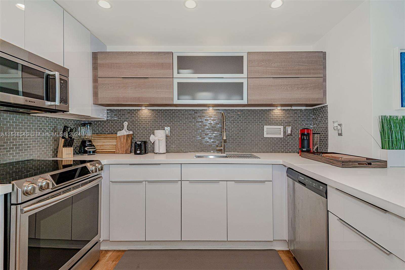 Roney Palace Unit #1230 | Picture 14