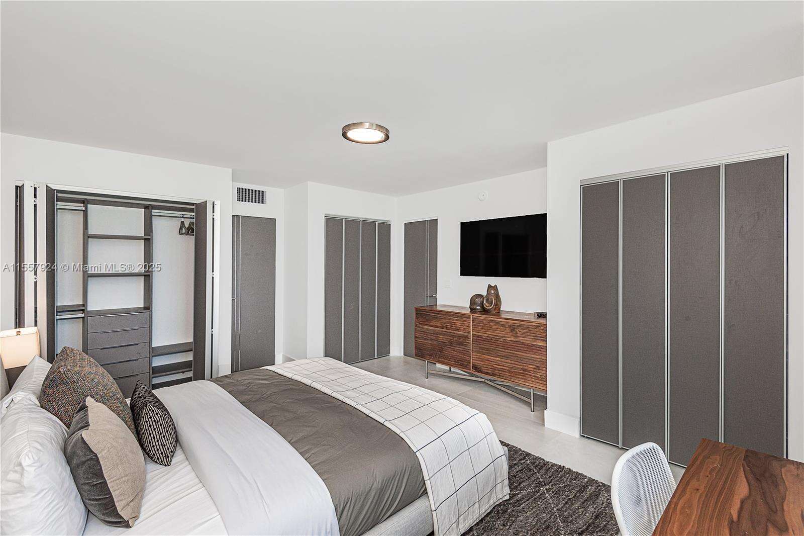 Roney Palace Unit #1440 | Picture 11