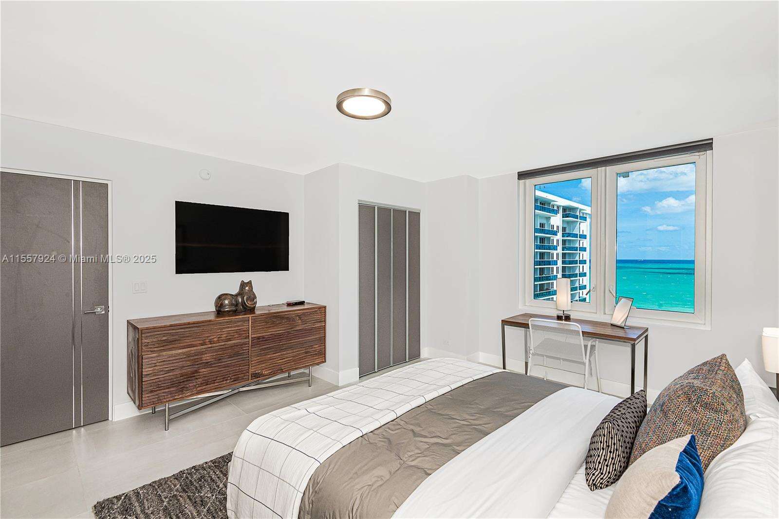 Roney Palace Unit #1440 | Picture 9