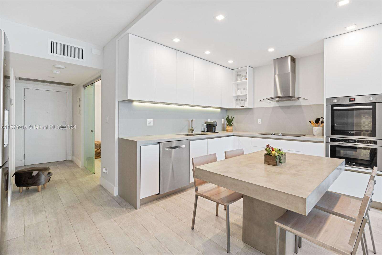 Roney Palace Unit #403 | Picture 3