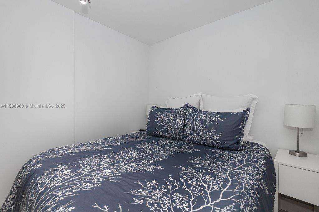 Roney Palace Unit #1111 | Picture 18